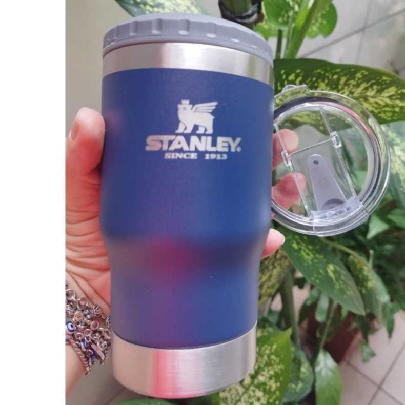 COPO PRA BEBIDAS QUE ACOMPANHS DUAS TAMPAS E E ABRIDOR.