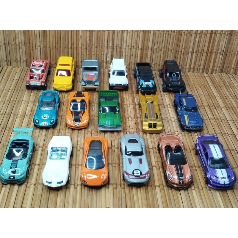 Hot wheels - Miniaturas kit com 3