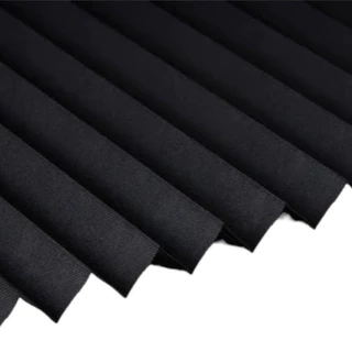 1 Cortina blackout preta simples plissada adesiva.