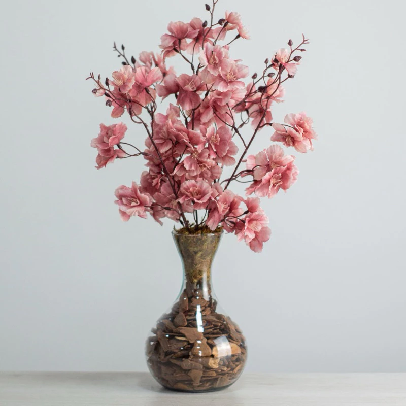 Arranjo Cerejeira Rosê no Vaso Garrafa de Vidro