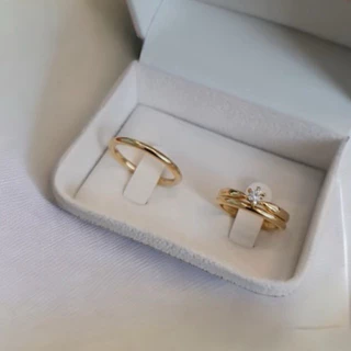 Par de Aliança 2mm fina de Casamento Ouro 18k + Anel Solitário | Aço Inoxidável com banho de Ouro 18k Modelo premium 2mm Alianças finas Clássicas delicadas | Noivado | Compromisso sem Caixinha Moeda Antiga