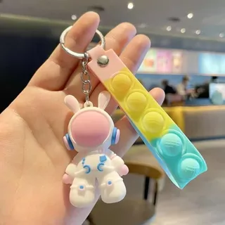 Chaveiro de silicone Pingente Coelho espacial Cores Aleatórias em Oferta na Shopee