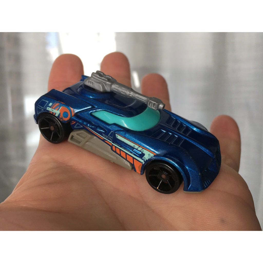 carro blindado com lançador de chamas Hot WHeels Turbo Turret coleção de 2014