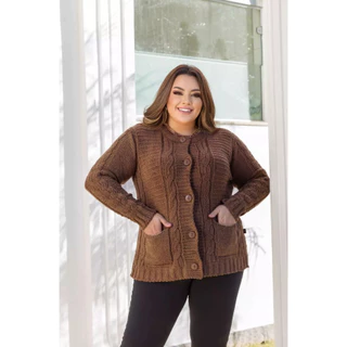 Casaco Tricot Lã Plus Size Bolso e Botões Trança
