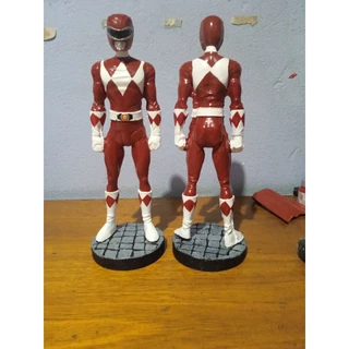 Boneco do Power Rangers vermelho gigante