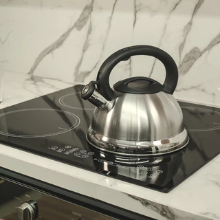 Chaleira em Inox com Apito e Fundo Duplo à Indução Prata 3 LITROS