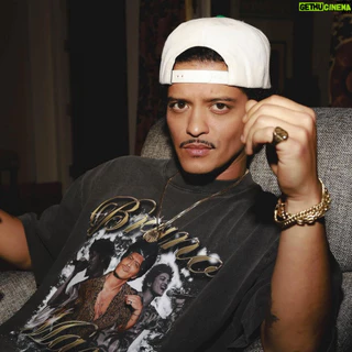 Camiseta Bruno Mars Bootleg Hey Don't Make This Weird albuns