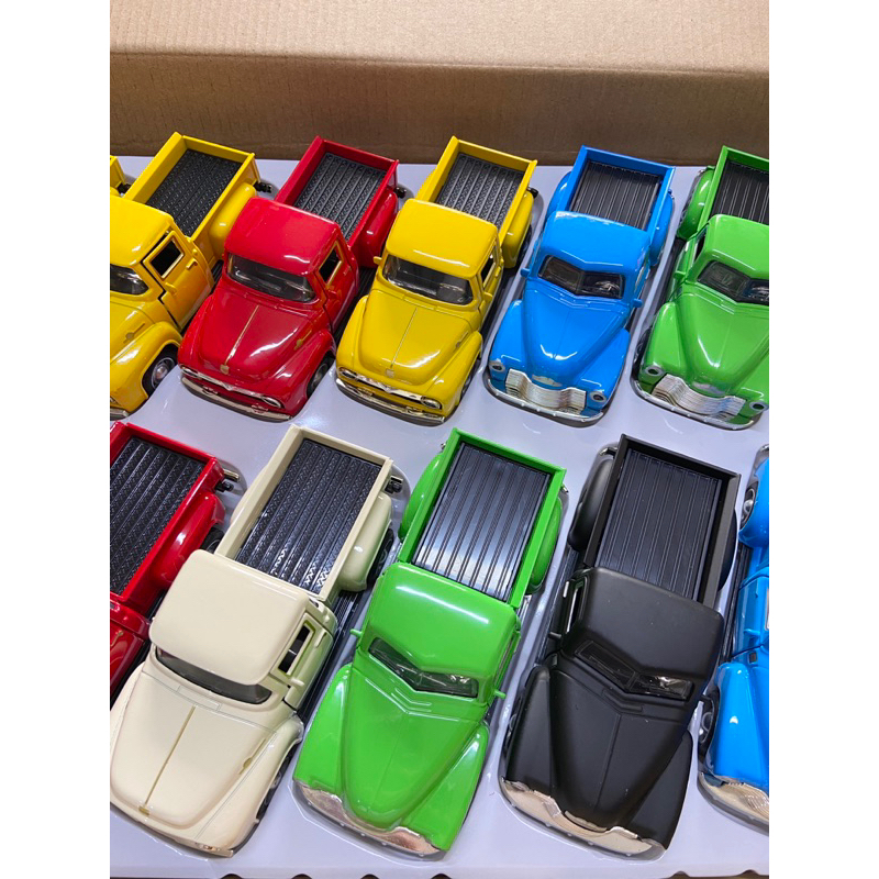 Miniatura Carrinho de ferro caminhonete esportivo abre as portas