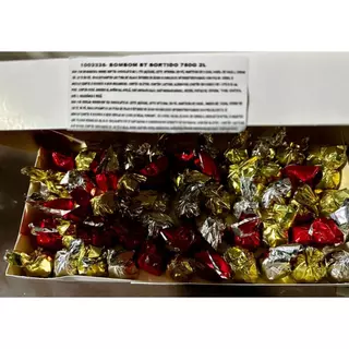 Bombons de chocolate ao leite nos sabores avelã, trufa de brigadeiro e cereja ao licor 750g Cacau Show