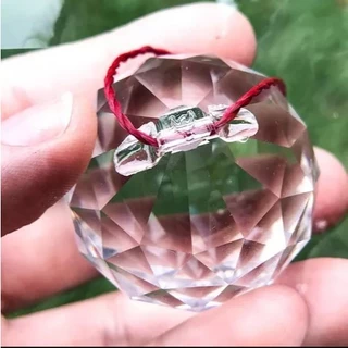Prisma Esfera Multifacetada Asfour 40mm + Fio vermelho