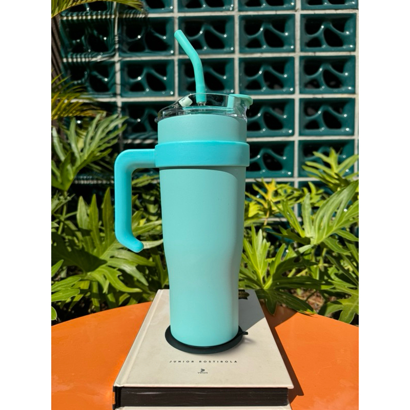 Copo Térmico inox 1200ml 1,2 Litros Com Alça E Canudo Copo Inoxidável Ótima Qualidade Para Gelar Sua Bebida O Copo Do Momento