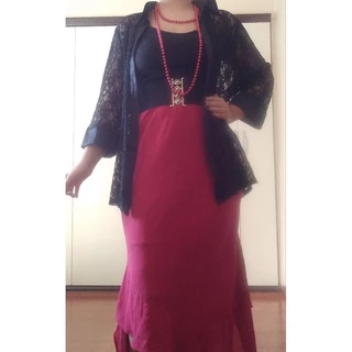 Blusa preta de renda gótica