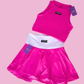 CONJUNTO FITNESS ESTILO TENISTA ACADEMIA COM CROPPED E SHORT SAIA
