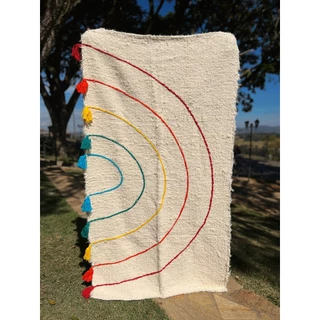 Tapete Felpudo Cru Algodão Bordado Desenho Arco Íris Infantil 1,00x1,50m