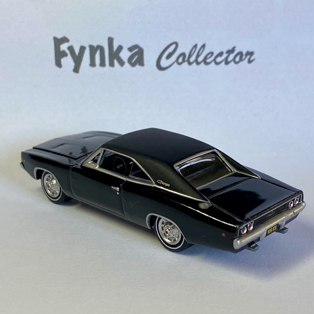 Greenlight Set Bullitt com Ford Mustang GT 1968 e Dodge Charger R