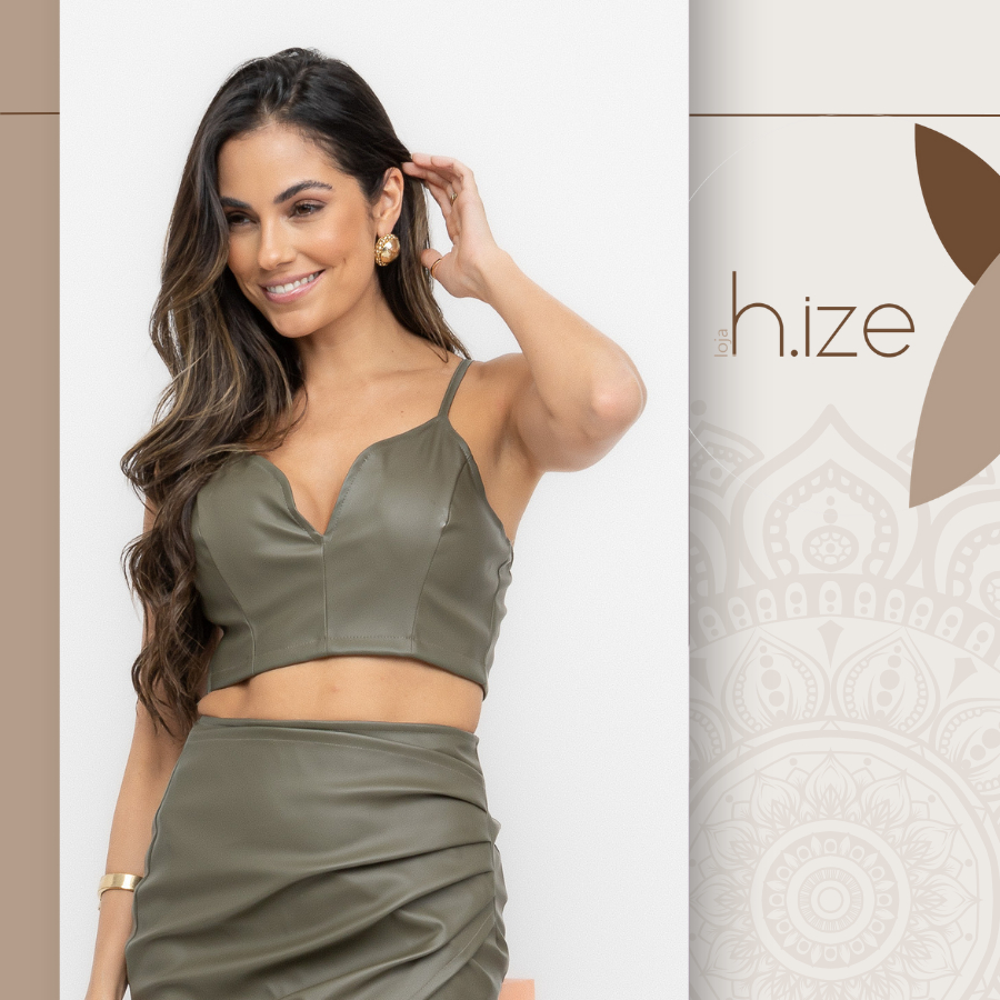 TOP CROPPED EM COURO PU DECOTE CORAÇÃO ALÇAS FINAS COM BOJO
