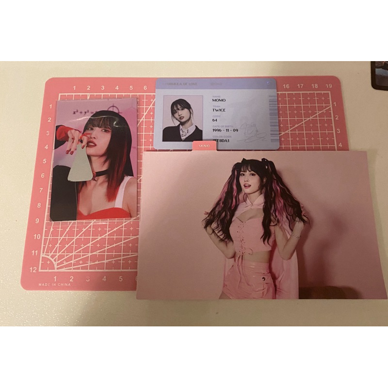 photocards e inclusoes oficiais momo twice fórmula of love id card