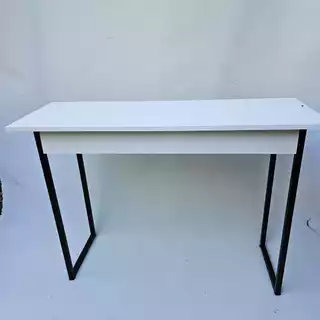 APARADOR/MESA INDUSTRIAL PÉS EM METALON E TAMPO DE MDF 15MM BRANCO