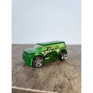 Miniatura Hot Wheels Scion XB verde (loose)