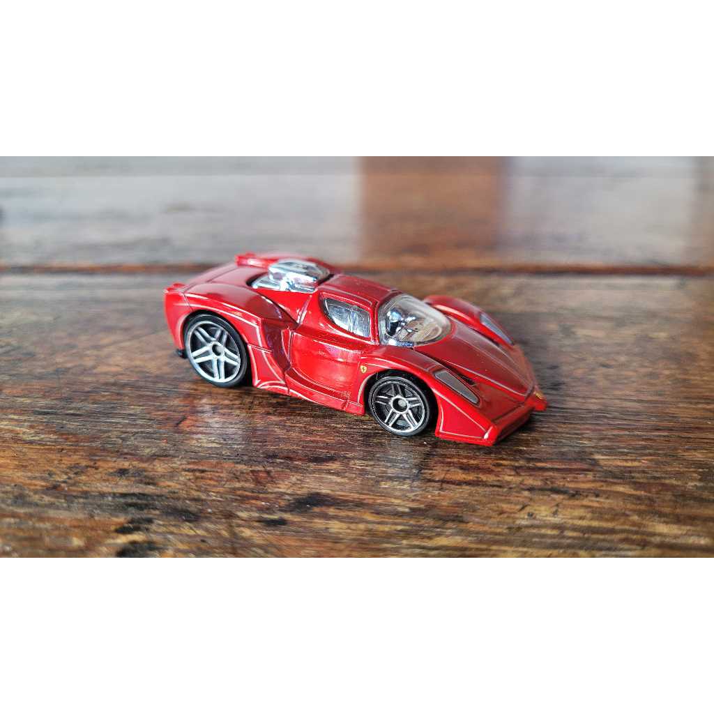 Hot Wheels - Enzo Ferrari ('Tooned) Vermelha - All Stars 2008