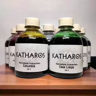 Desinfetante Ultra Concentrado 250 ML faz 50 LITROS