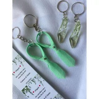 70 chaveiros de mini gravatinhas com strass + sapatinhos + Tags!