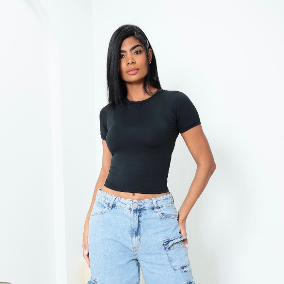 Baby Tee Feminina - Blusa Slim Fit Manga Curta - Blusa de Compressão - Várias Cores