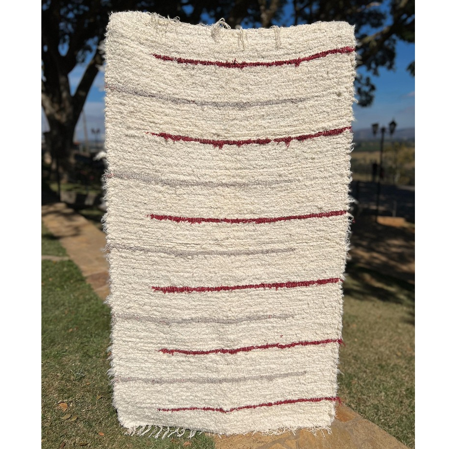 Tapete Médio Felpudo Peludo Capri Listrado Bordô 0,80x1,50m Boho Beira Cama