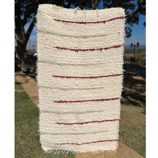 Tapete Médio Felpudo Peludo Capri Listrado Bordô 0,80x1,50m Boho Beira Cama