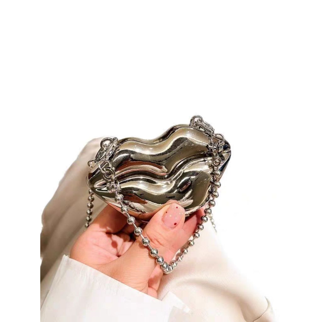 xaviera bolsa mini blogueirinha mini bag Kiss beijo metalica de