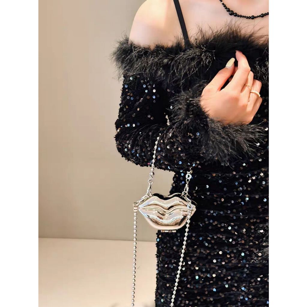xaviera bolsa mini blogueirinha mini bag Kiss beijo metalica de