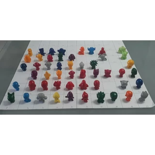 Lote com 51 gogos crazy bones diferentes da série Urban Toys (Quase completo)