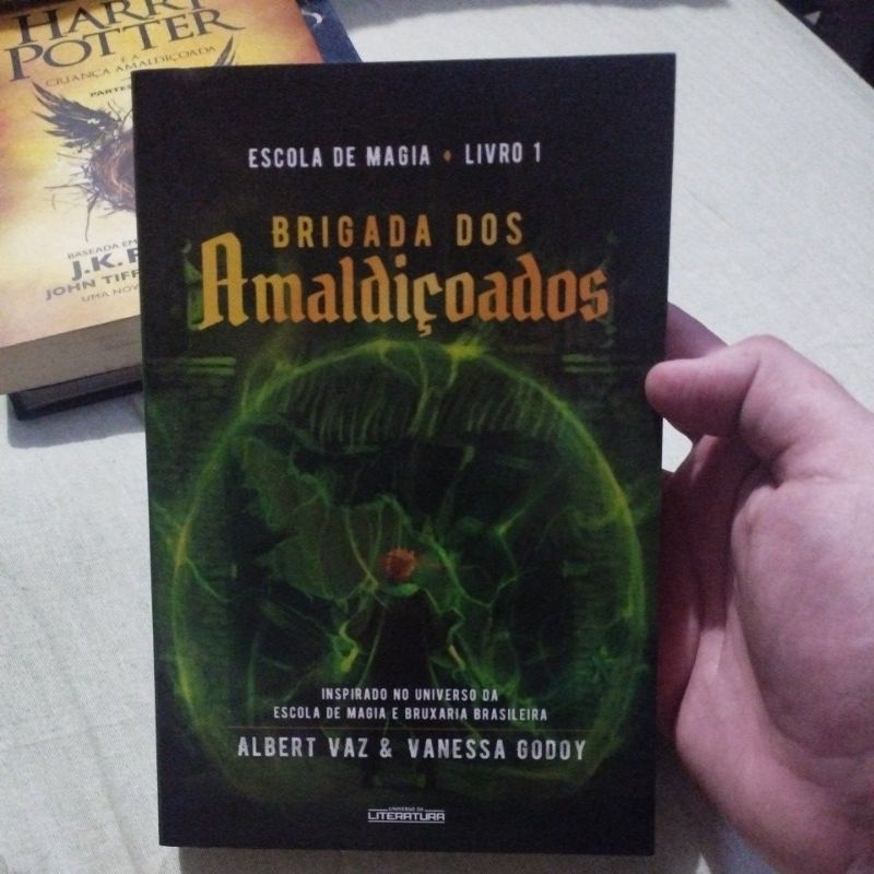 Livro A Brigada dos Amaldiçoados | Shopee Brasil