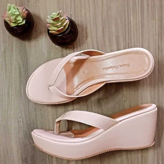 Sandália Feminina Tamanco Anabela Salto 7cm Baixo de Dedo Nude Novidade em Promoção