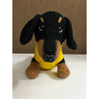 Cachorro Dachshund em Crochê Amigurumi Salsicha Cão Compridinho Cachorrinho Salsichinha Pelúcia