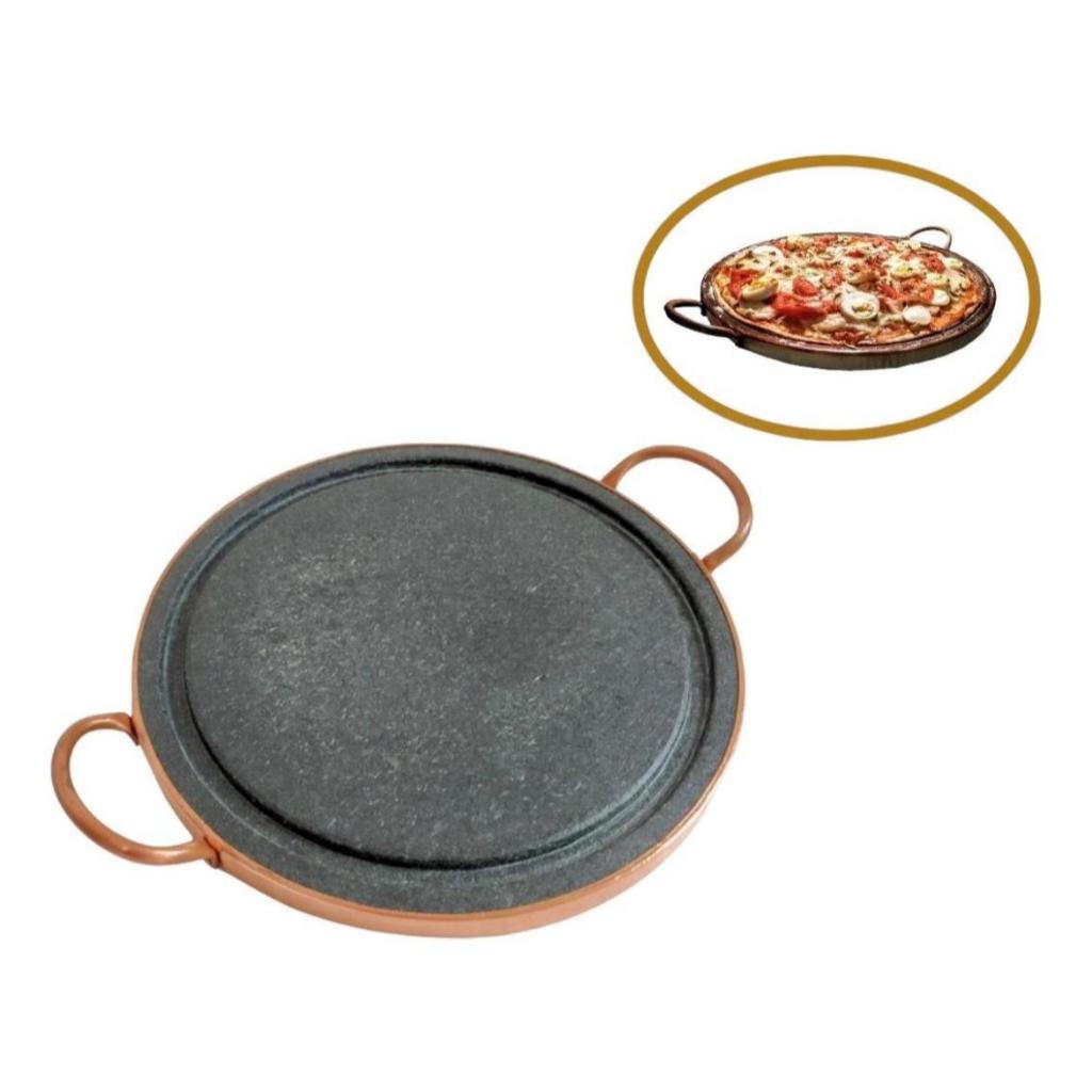 Forma De Pizza Em Pedra Sabão Alça De Cobre 28cm Cor Curado