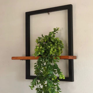 Prateleira Quadro Nicho Design Industrial em ferro e tábua envernizada quadrada de 1 madeira