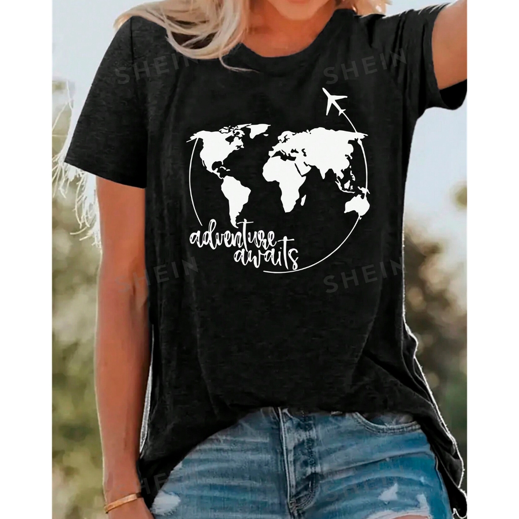 Camiseta Básica Unissex Adventure Awaits Plane Trip