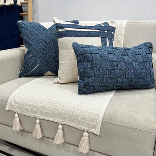 Kit de Almofadas Tiras Fita Azul Com Peseira Pompom Decorativa Sofa Cama