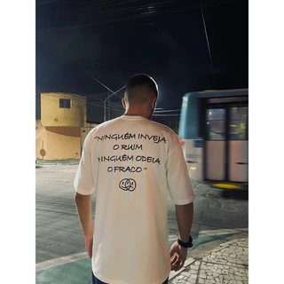 Ninguém inveja o ruim, ninguém odeia o fraco! Camisa Oversized Premium
