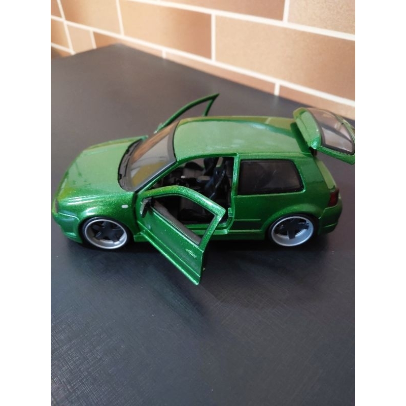 golf sapao escala 1/24 raro na cor verde metalico
