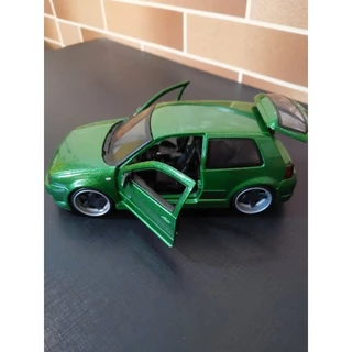 golf sapao escala 1/24 raro na cor verde metalico