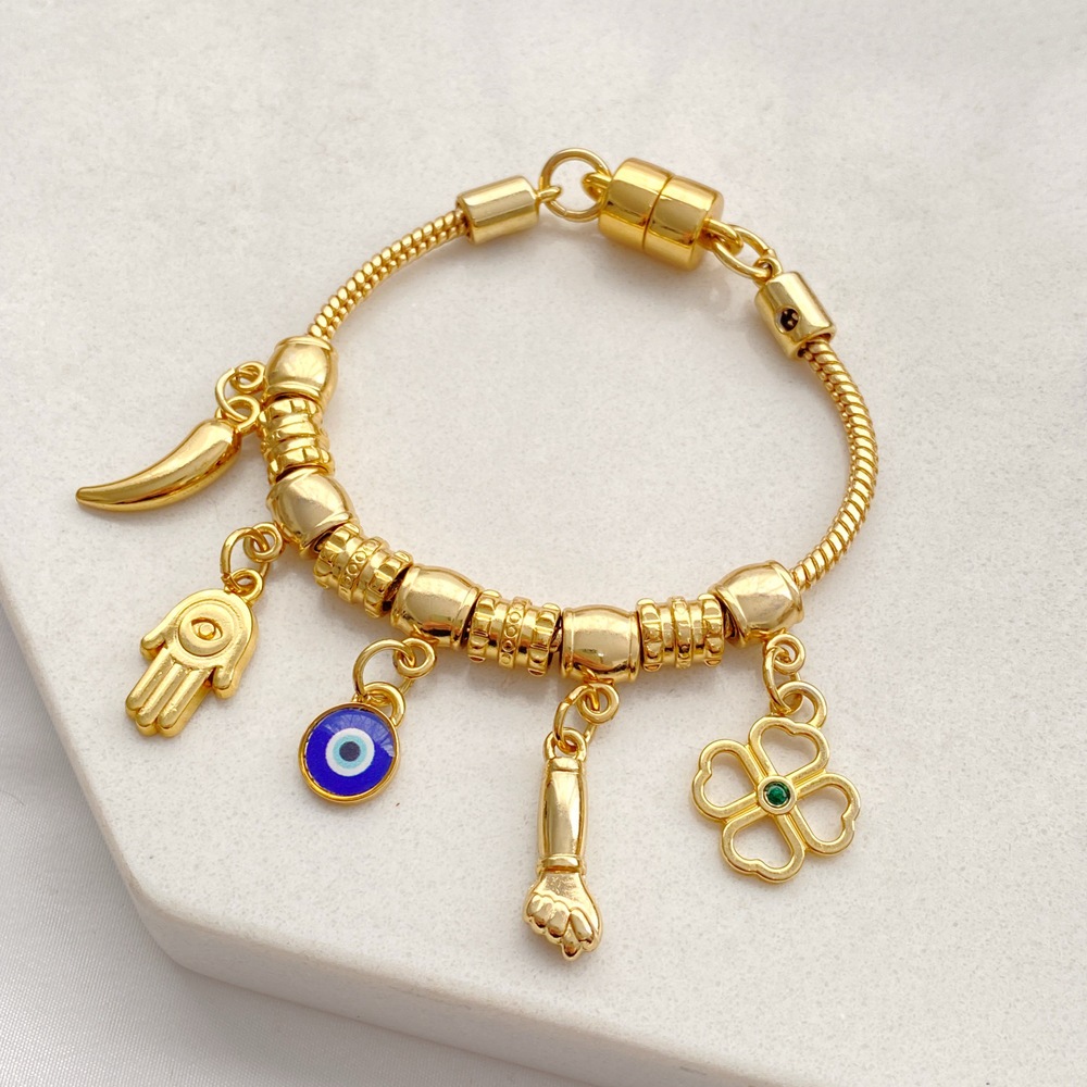 Pulseira da Sorte com berloques / charms patuá de Pimenta, Mão Hmasá ...