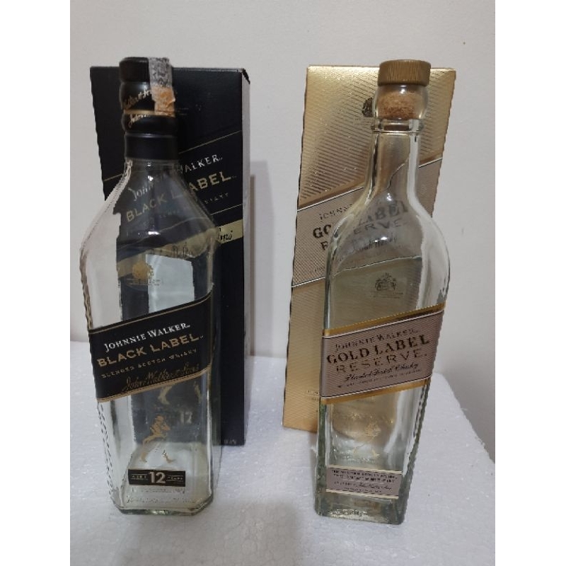 2 Garrafas vazias Black Label + 1 Gold Label com tampas e caixas