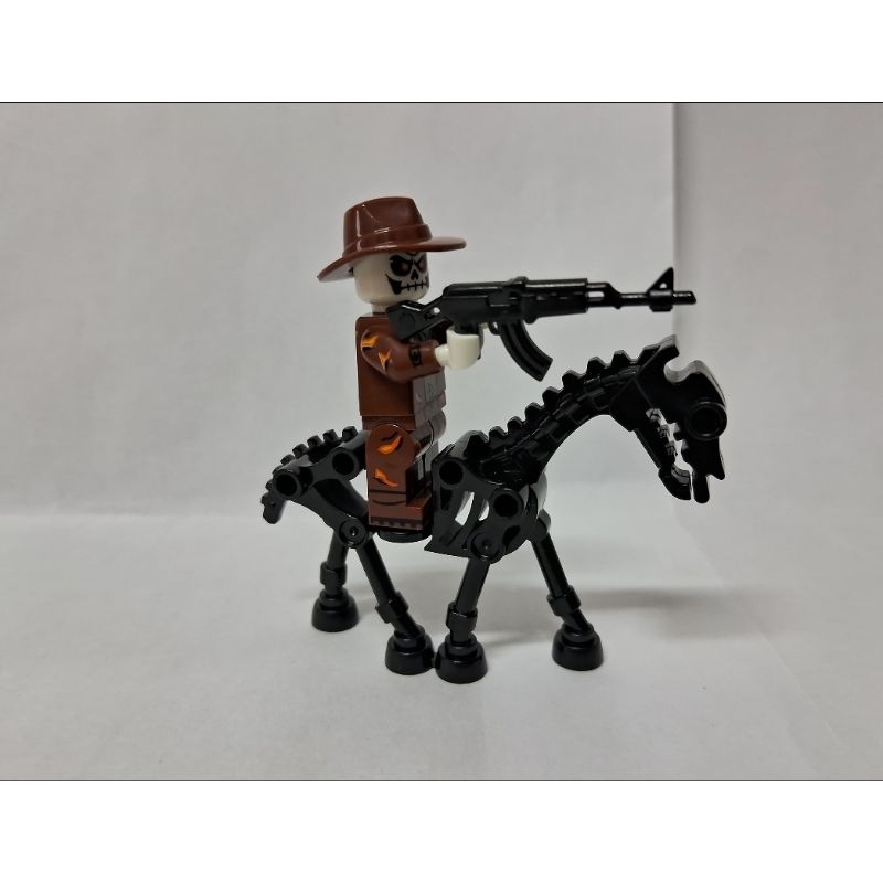 Motoqueiro Fantasma II similar ao lego (blocos)