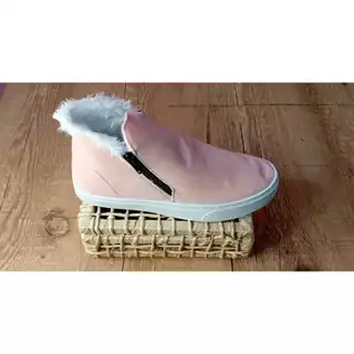 Bota Feminina De Pelo e Lã De Inverno Quentinha na cor rosa Frio Botinha De Pelinho