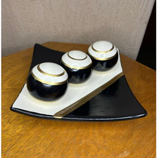 Kit Centro Mesa Prato Cerâmica Decorativo 3 Bolas Enfeite Sala Premium Detalhe Dourado