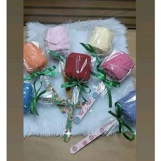 10 Lembrancinha para Outubro rosa/dia da Mulher/ dia das mãe, ou qualquer ocasião lixa+ flor feito de Toalhinha social. em Oferta na Shopee