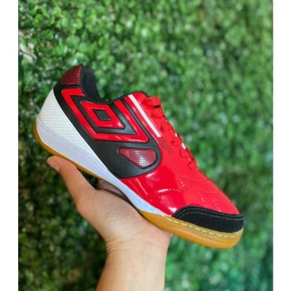 Chuteira Umbro verniz masculina futsal/salão costurada