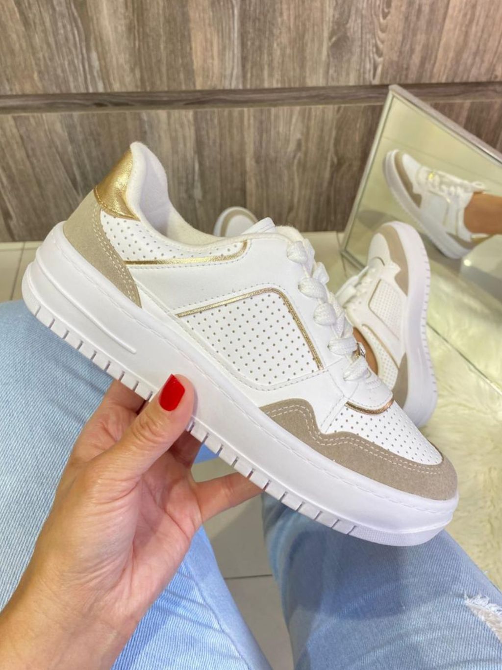 Tênis Feminino Casual Vizzano com Detalhe Dourado Ultra Conforto